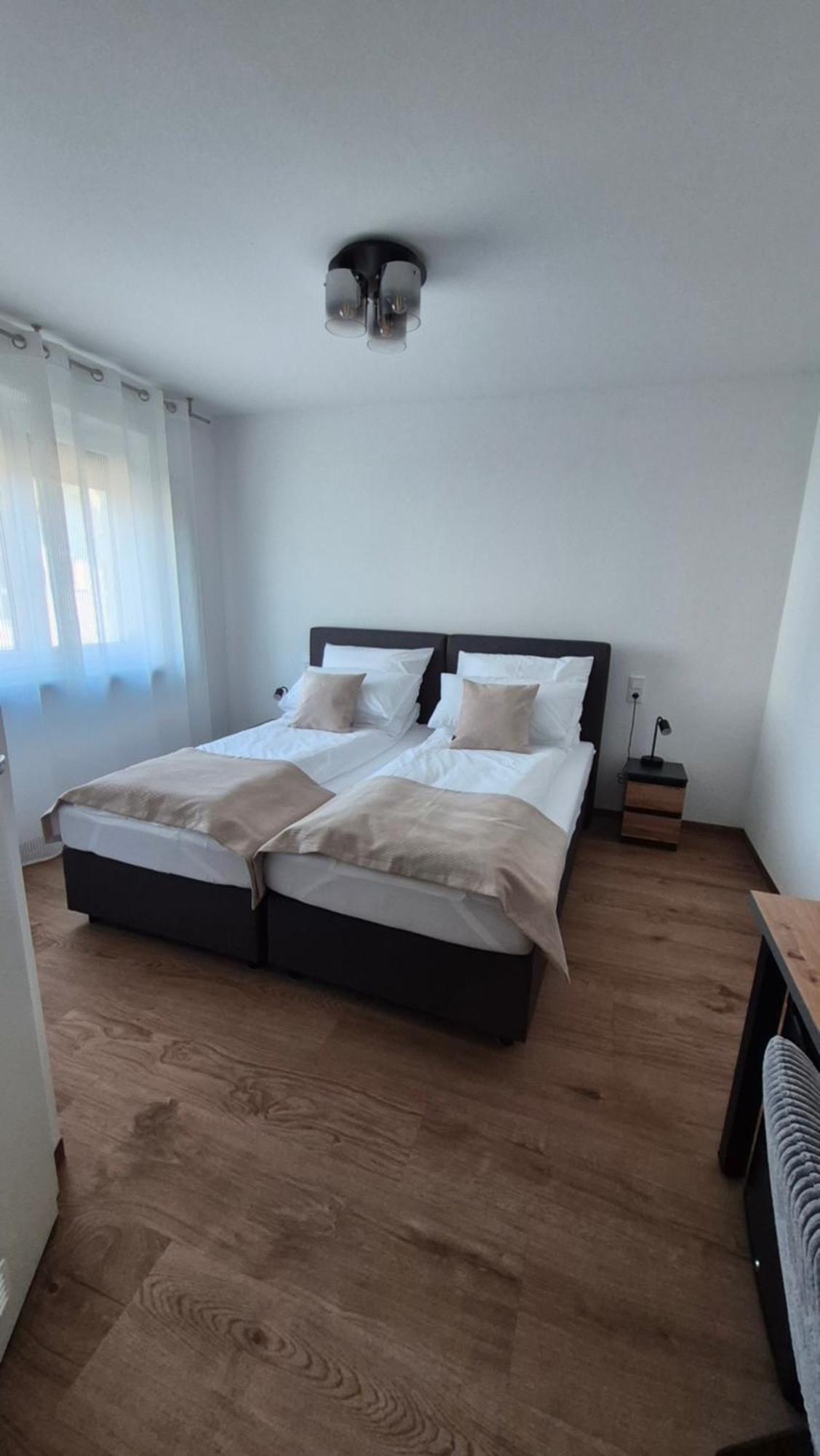 Apartments Seibel Doppel-Zweibettzimmer Mit Bad Reutlingen Ngoại thất bức ảnh